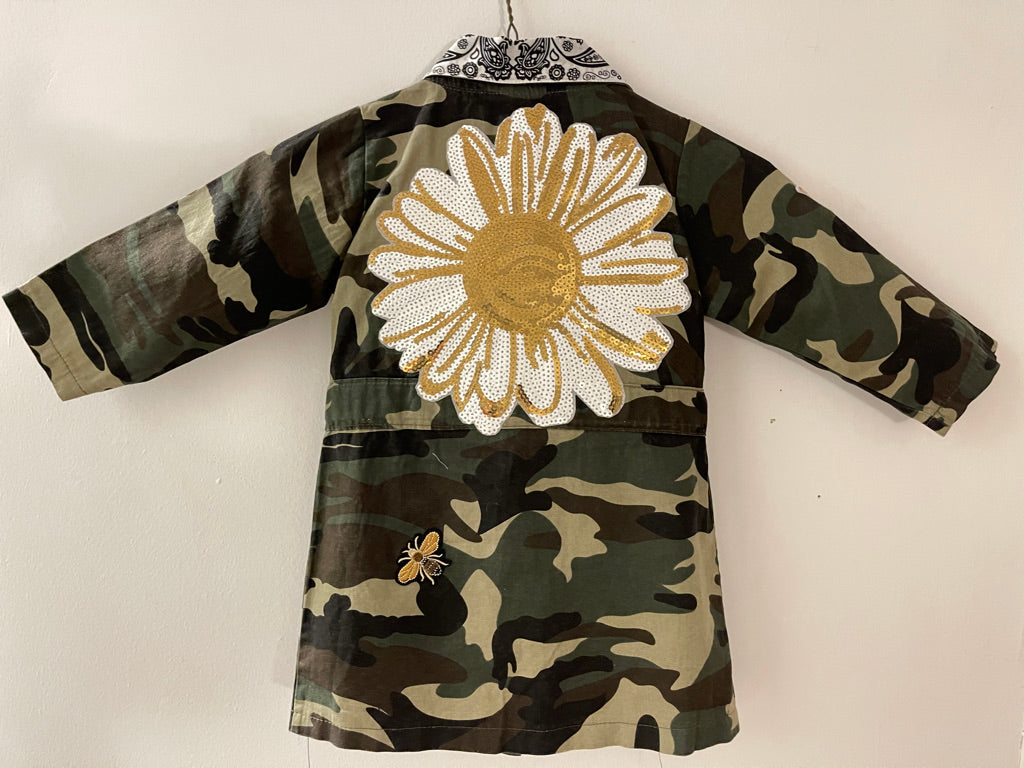 Multi-Pocket, Lightweight Camouflage Drawstring Jacket with Large Sequin Flower.