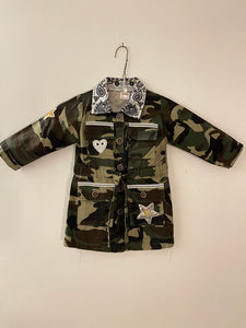 Multi-Pocket, Lightweight Camouflage Drawstring Jacket with Large Sequin Flower.